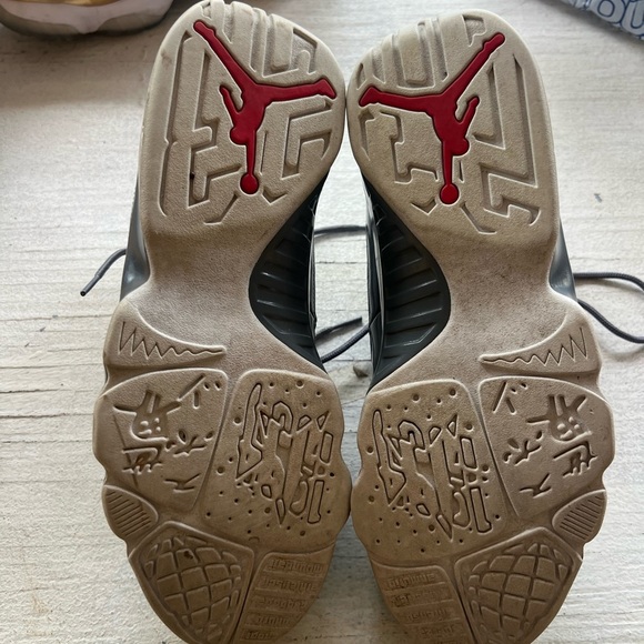 Jordan Men's Gray and White Sneakers Retro 9 Fire Red Nike Air Jordan - Picture 8 of 8